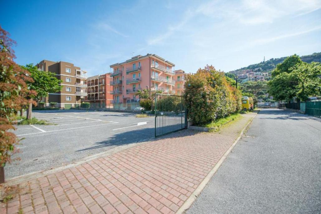 Babyaccomodation Family Bright Pietra Ligure Exteriör bild